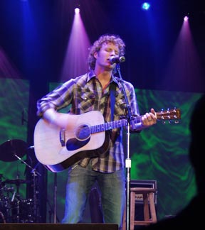 Dierks Bentley Close-Up